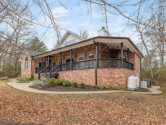 3rd image of 442 Lakeview Cir