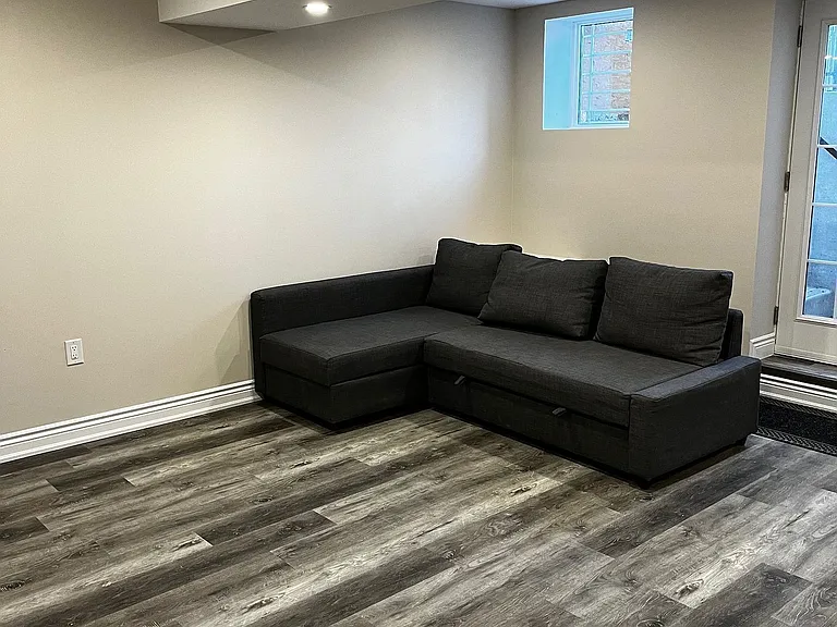 309 Alexander Cres NE — Photo 5