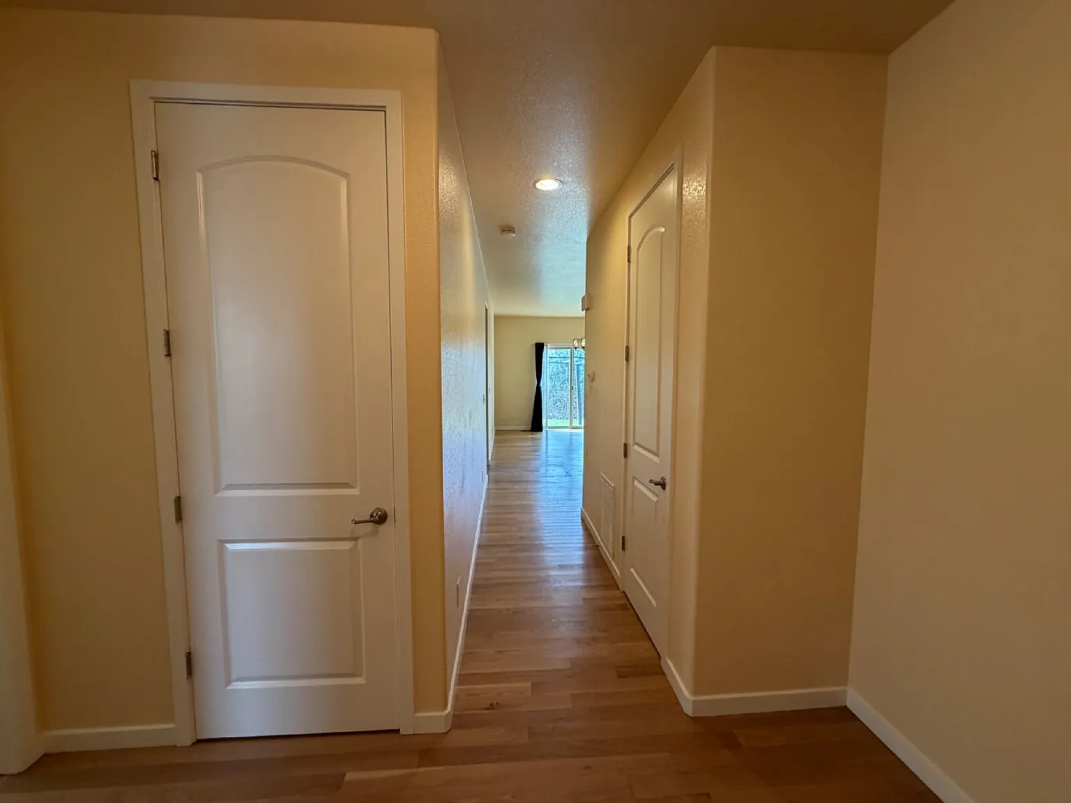 3 bed, 2.0 bath, 2014 sqft, $2,995 — Photo 2