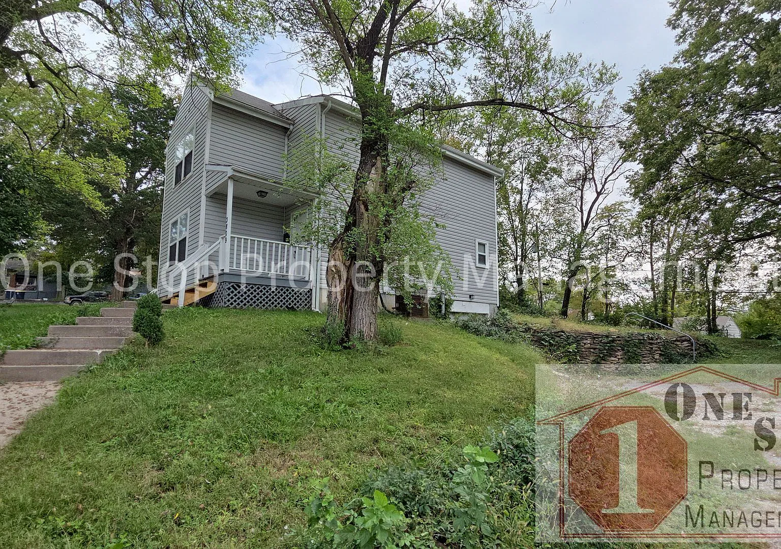 Beautiful 3 Bedroom 2 Bathroom Home in Kansas City! — Photo 1