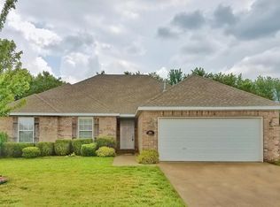 1084 Richards St, Pea Ridge, AR 72751