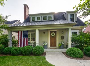 10 S June Ter, Lake Forest, IL 60045