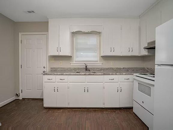 4th image of 1322 Maple St