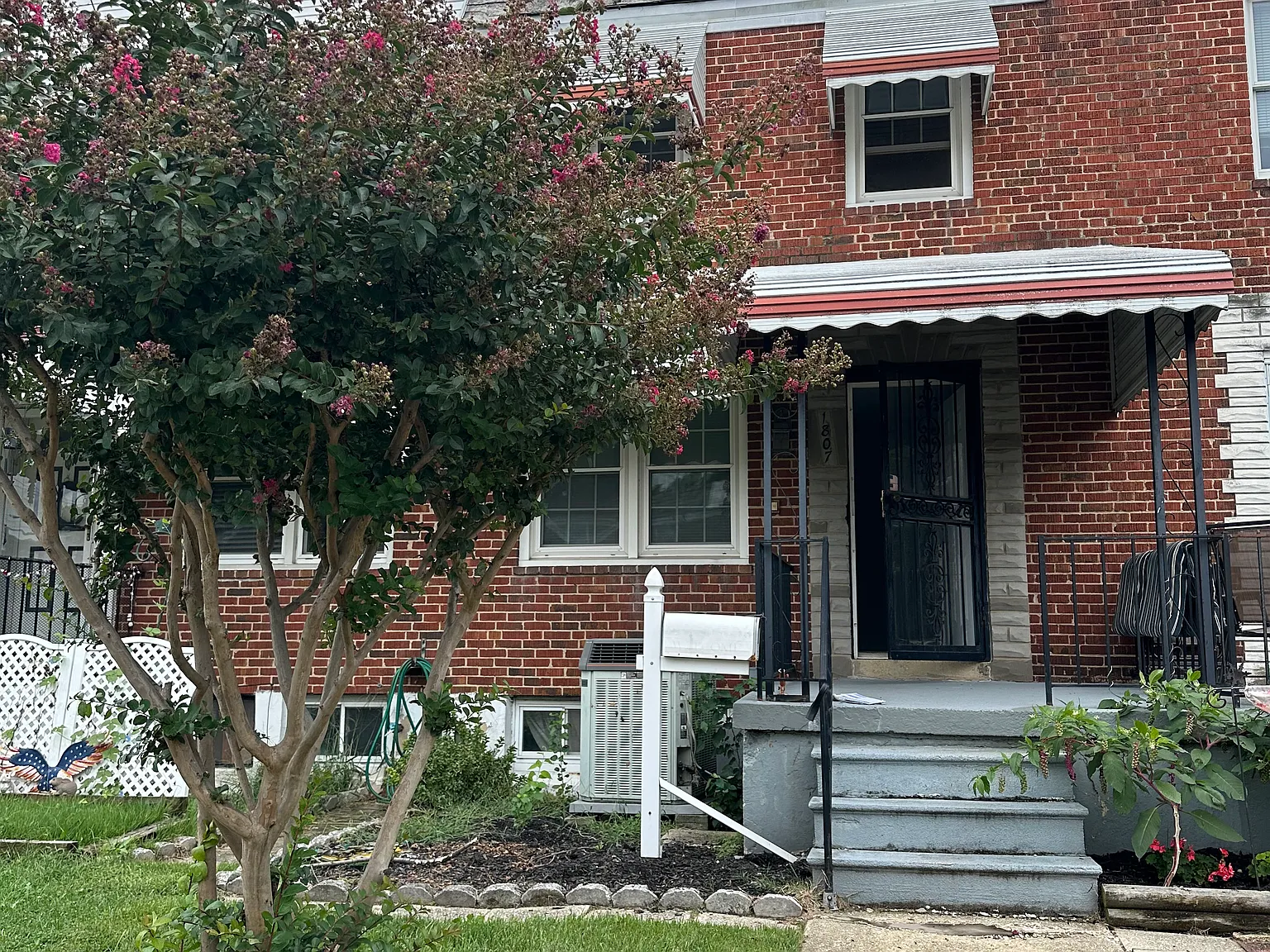 3 bed, 1300 sqft, $2,000 — Photo 1