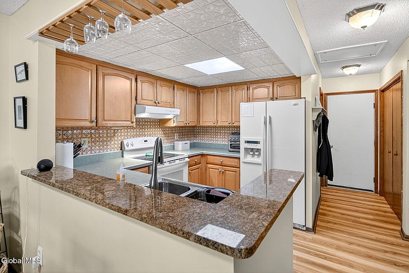 5th image of 34 Eton Drive