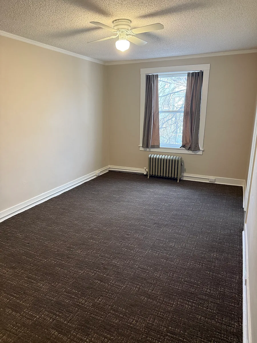 Building Photo - 1235 E 14th Ave #23