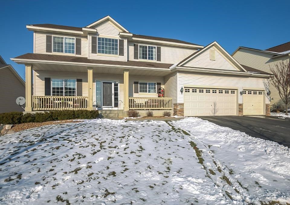 Beautiful 4 bedroom now available in well established Chaska development