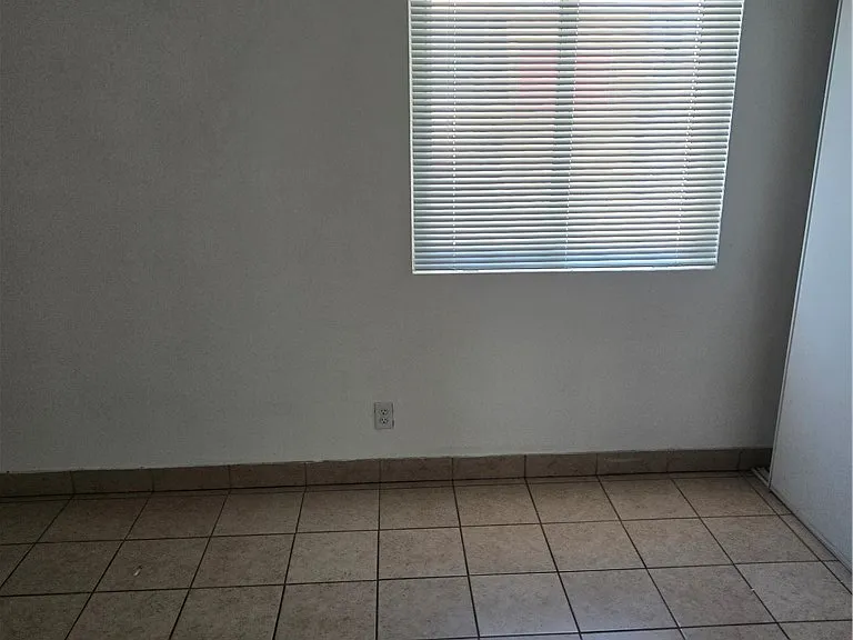 537 Calcaterra Cir #F — Photo 12