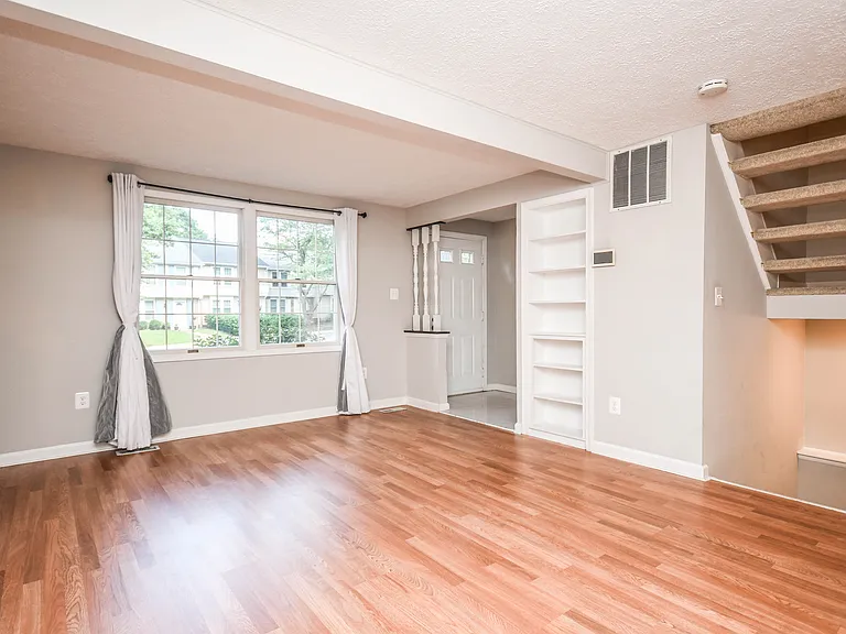 27 Cross Country Ct — Photo 2
