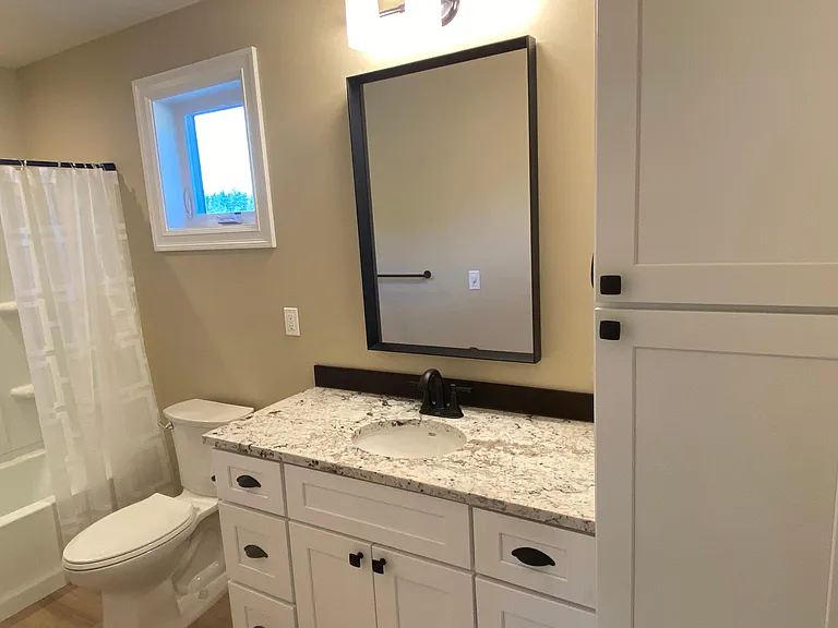 2 Bathrooms w/ Views!