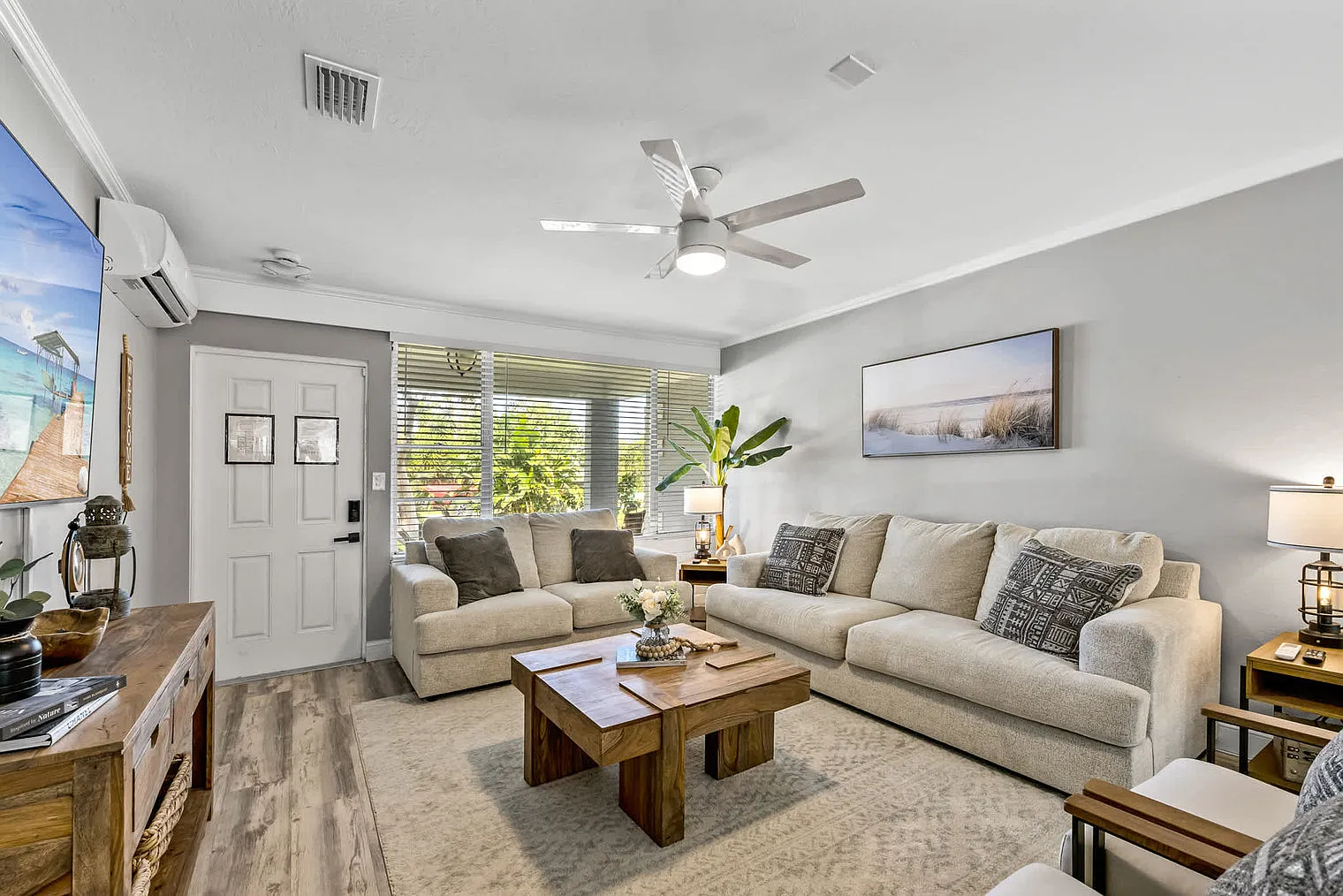 3 bed, 2.0 bath, 1410 sqft, $7,708 — Photo 2