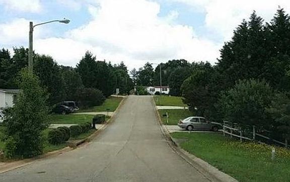 4th image of 5022 Hartford Pl