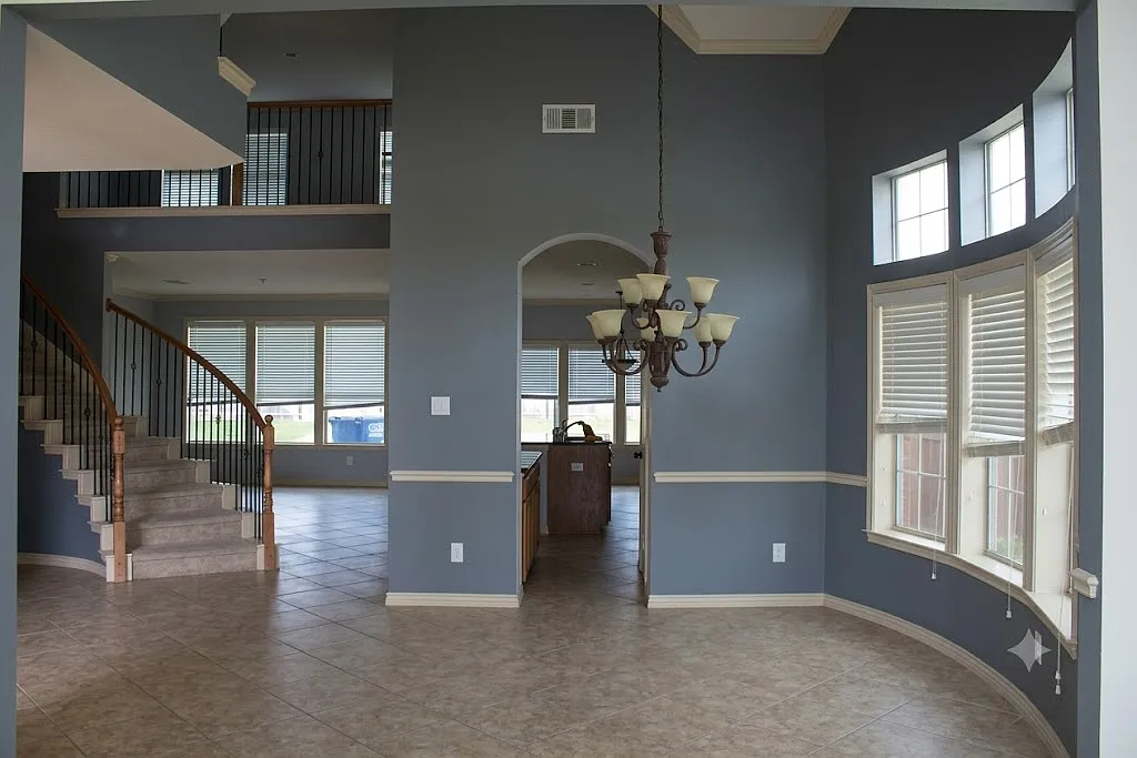 4 bed, 2.5 bath, 2849 sqft, $3,295 — Photo 2