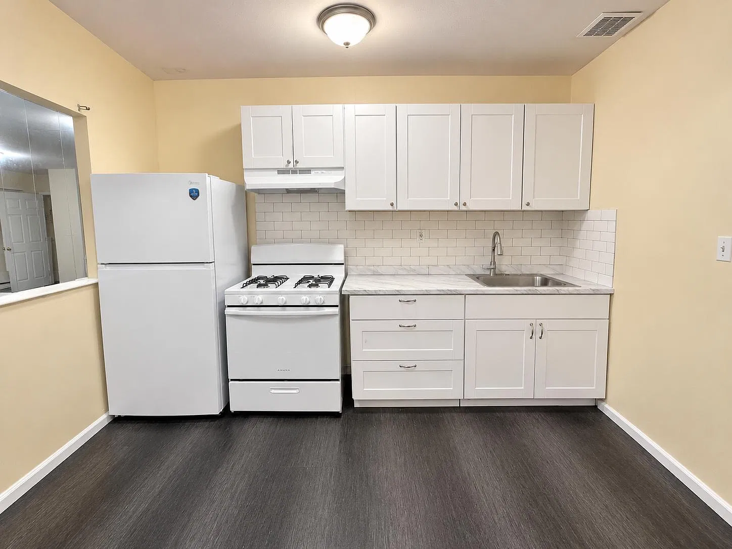 3 bed, $3,600 — Photo 2