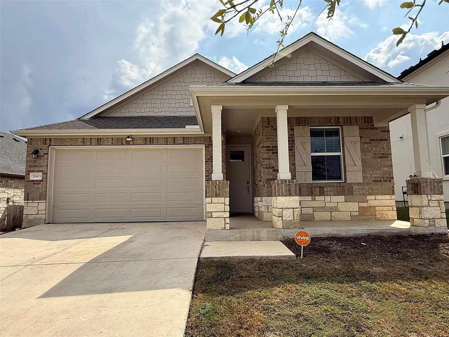 3 bed, 2.0 bath, 1835 sqft, $2,350 — Photo 1