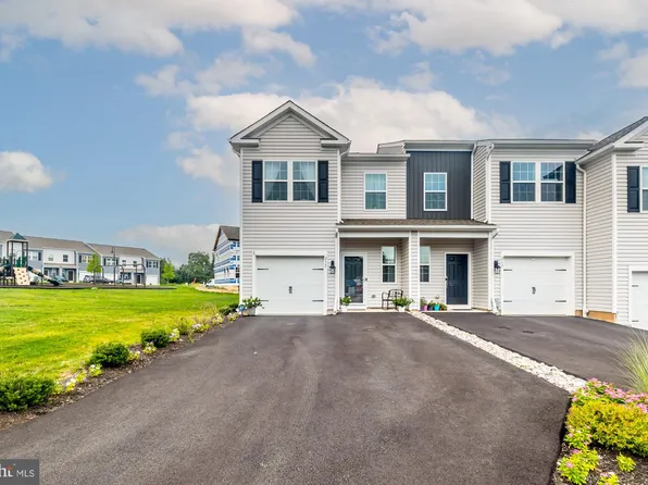 215 Derby Dr, Coatesville, PA 19320