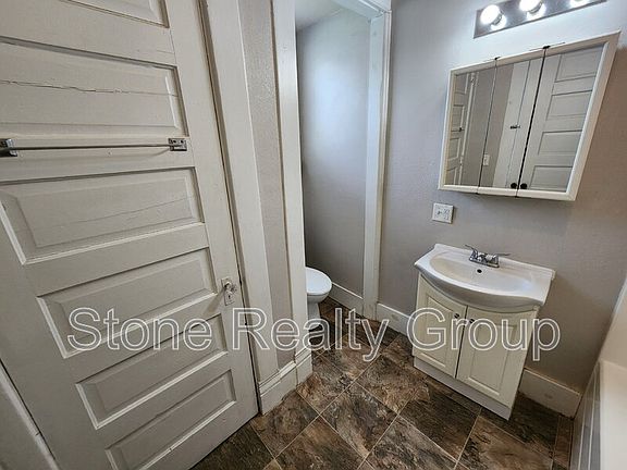 5th image of 812 College Ave #2