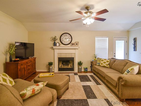 4th image of 110 Stonebridge St