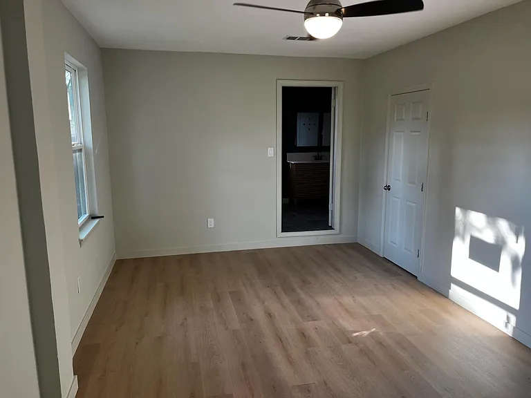 724 E Barbara St — Photo 10