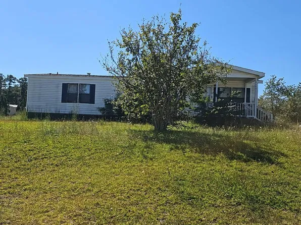 206 Village Ln, Raeford, NC 28376