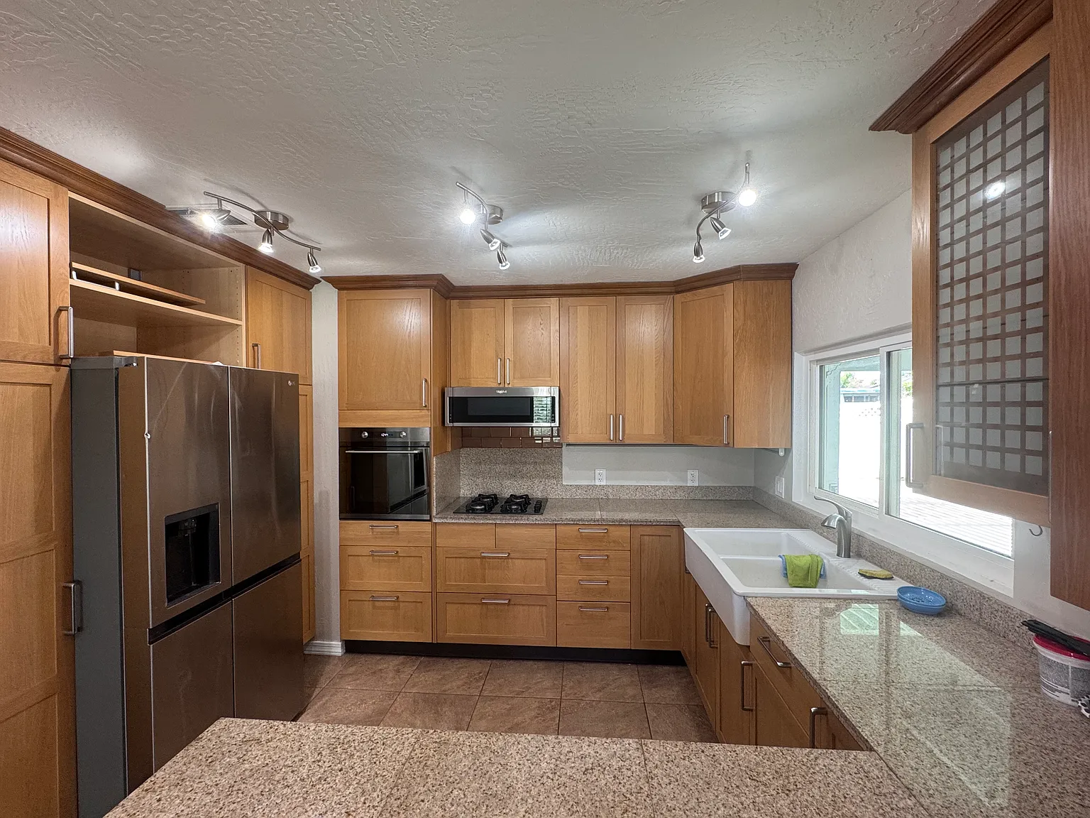 4 bed, 1954 sqft, $2,500 — Photo 3