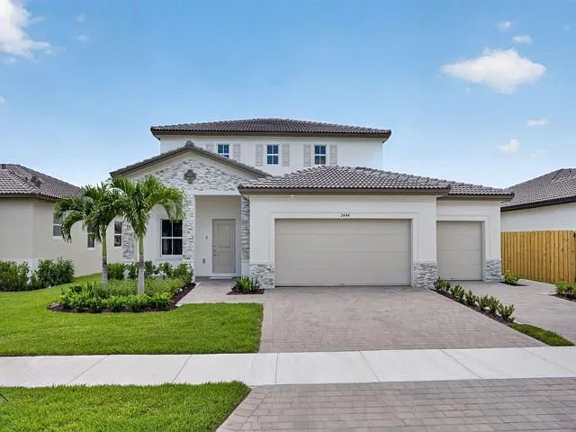 5 bed, 2.5 bath, 5000 sqft, $4,500 — Photo 1