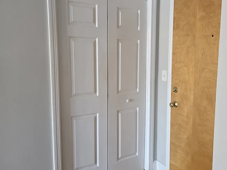 Front close / Coat Closet