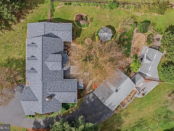 4th image of 236 Babbling Brook Ln