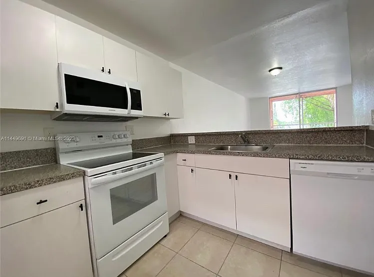 SW 114th Ave — Photo 4