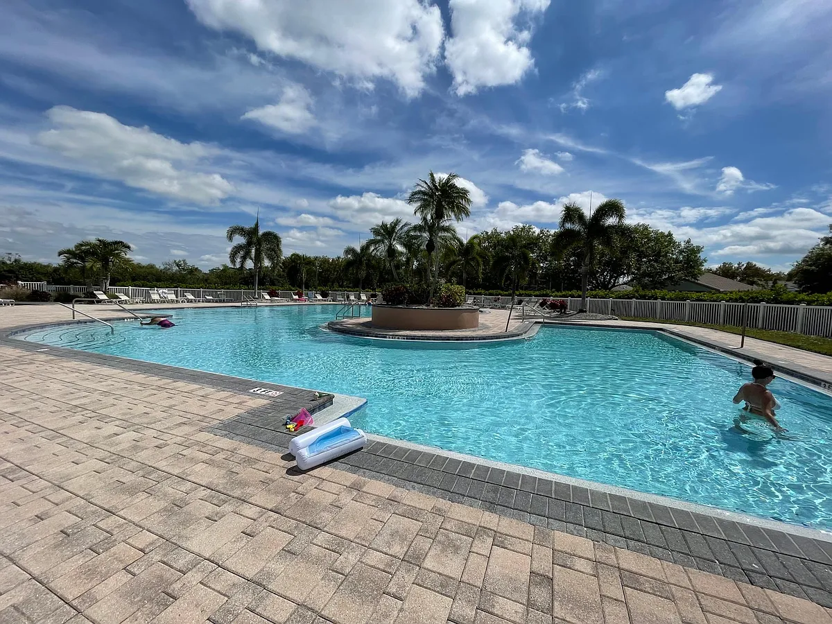 Sabal Harbour Community Pool - its heated! - 4460 Sanibel Way