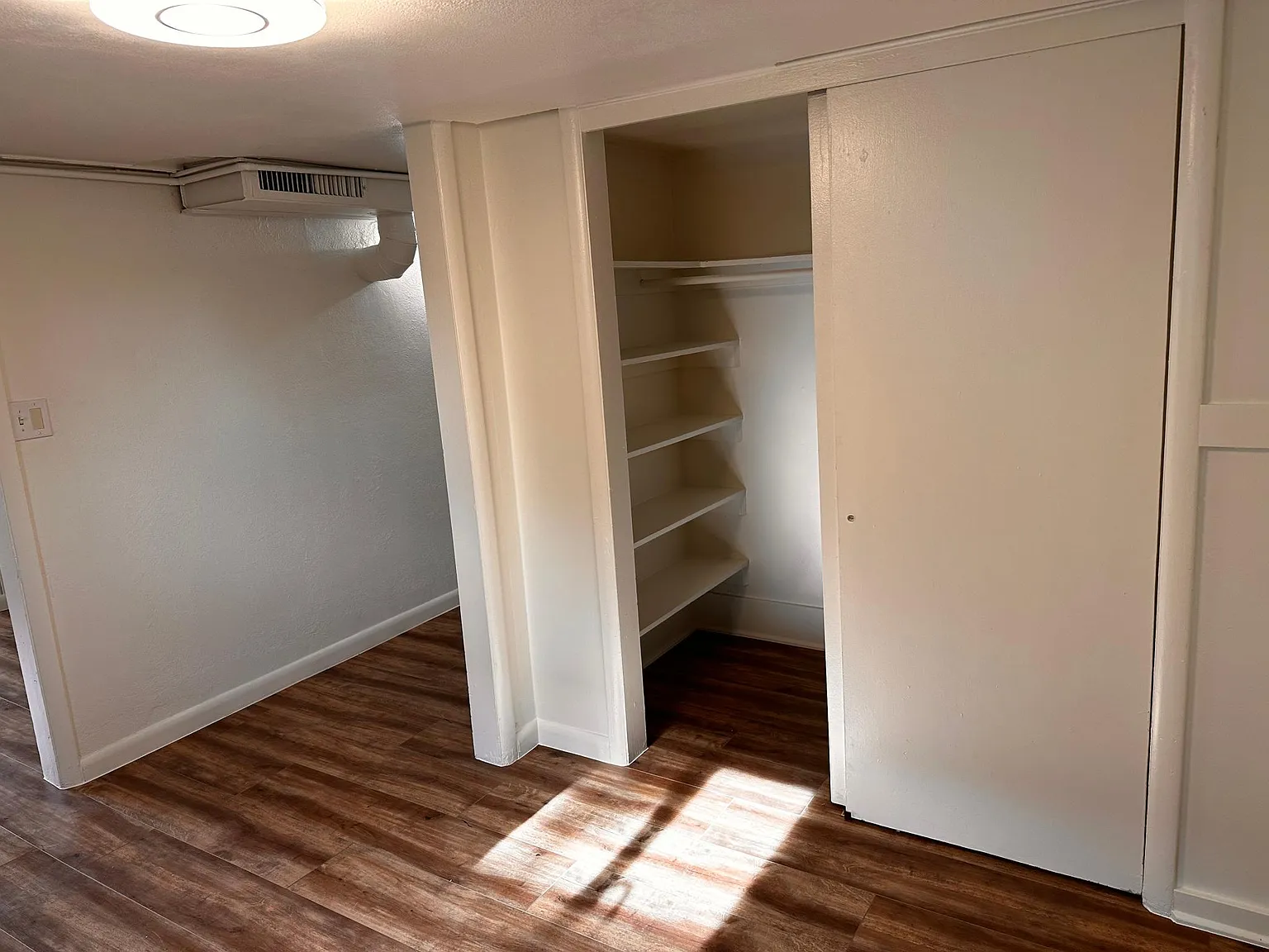 1 bed, 916 sqft, $1,350 — Photo 4