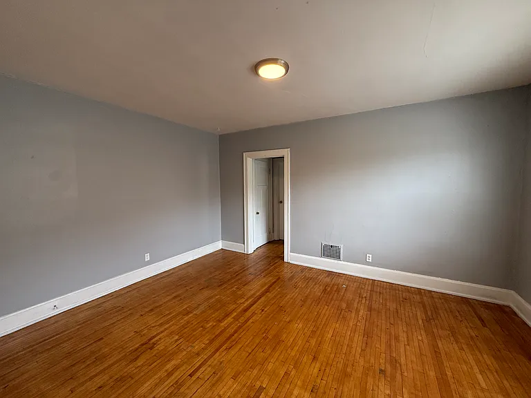 2748 Harris Ave #4 — Photo 10