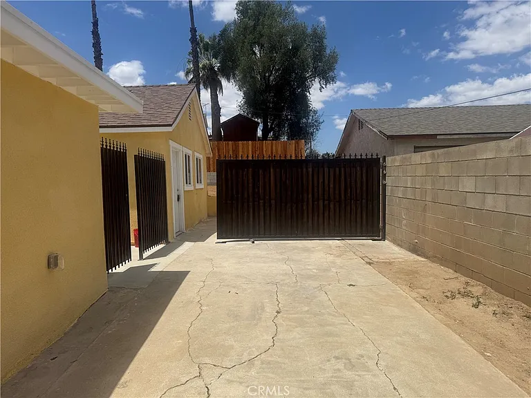 10337 Mull Ave — Photo 28
