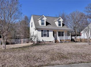 205 Holland Dr, Williamsburg, VA 23188
