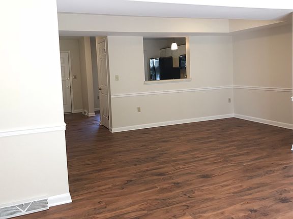 2nd image of 402 Stonegate Ct