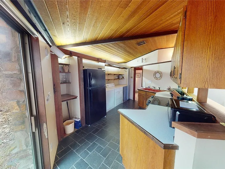 200 Steele Rd — Photo 8