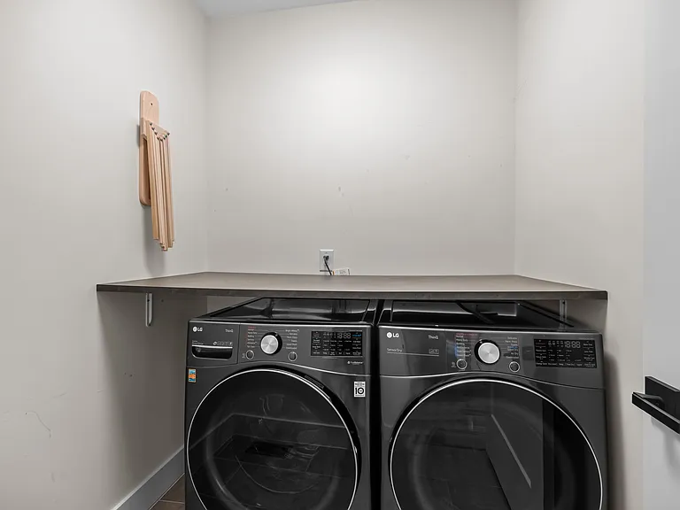 917 S Blount St S — Photo 15