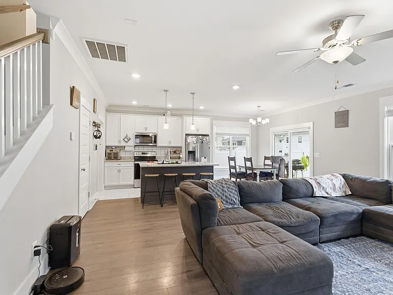 8649 Lawson Dr — Photo 11
