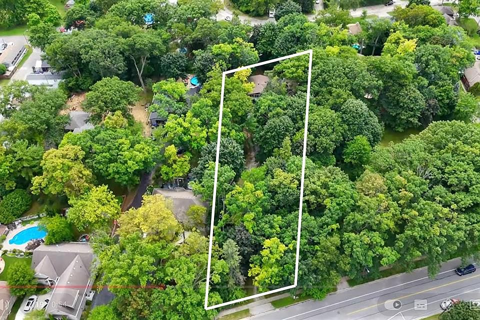 1st image of 1065 Lakeshore Rd