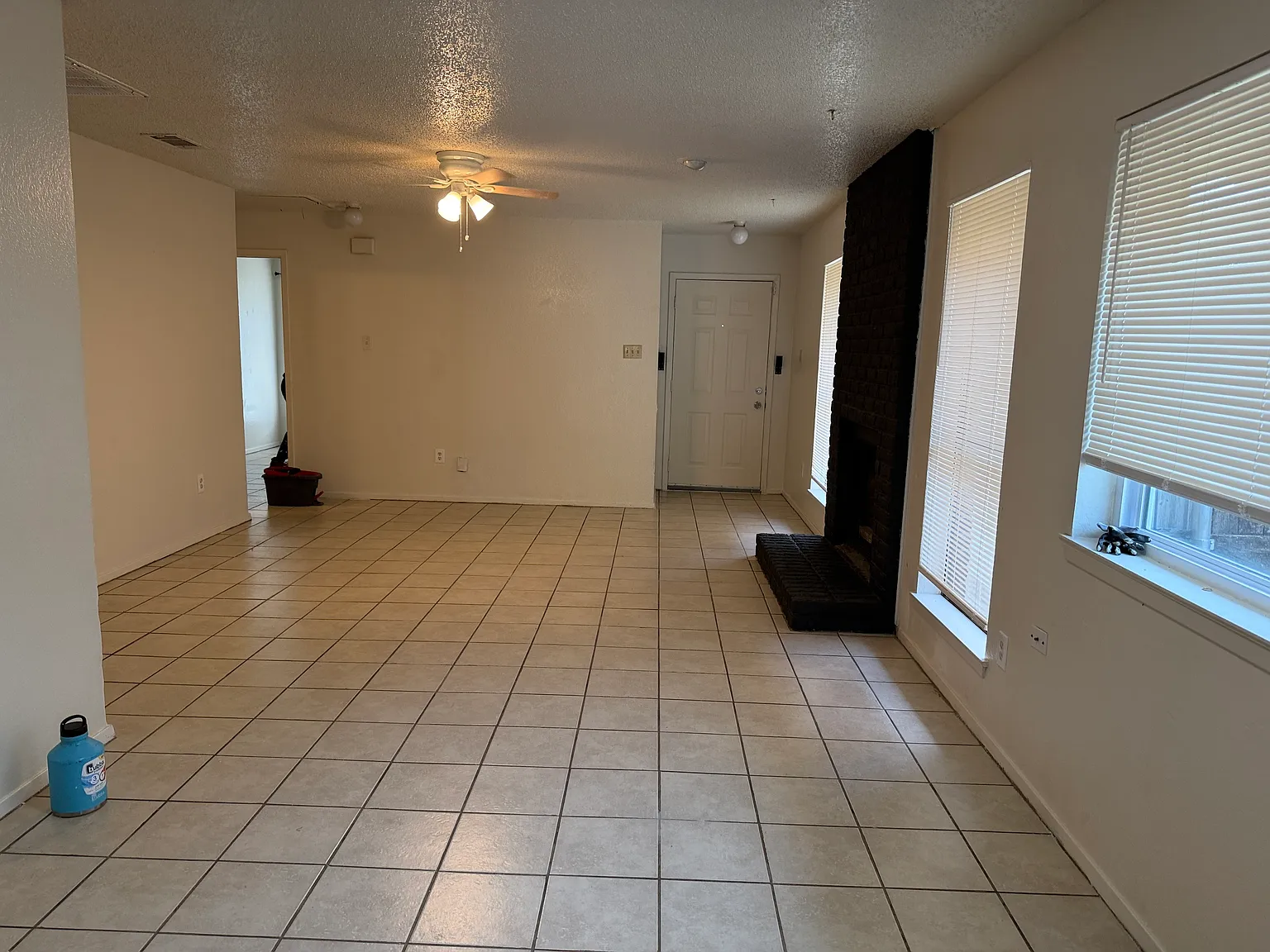 2 bed, 1000 sqft, $1,400 — Photo 2