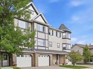 4 W Cougar Ridge Mews SW, Calgary, AB T3H5P4