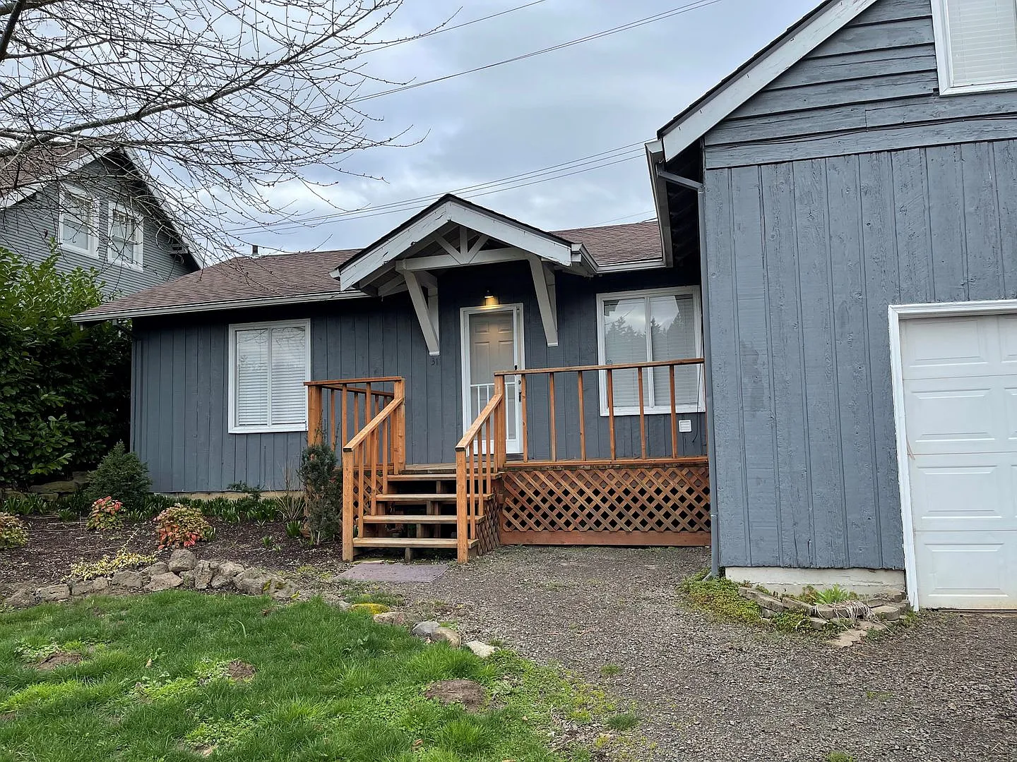 Love Life on Ladd! Lake Oswego Living with a Garage, Shops & Dining Nearby — Photo 2