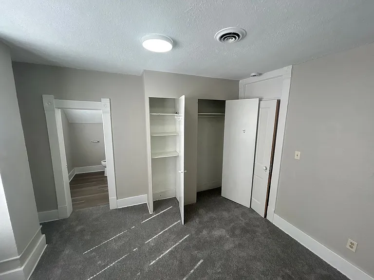 913 Avenue A — Photo 11