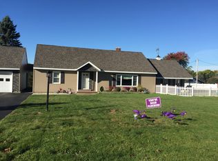 118 S Country Ridge Dr, Amsterdam, NY 12010
