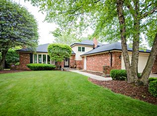 7641 Wakefield Dr, Darien, IL 60561