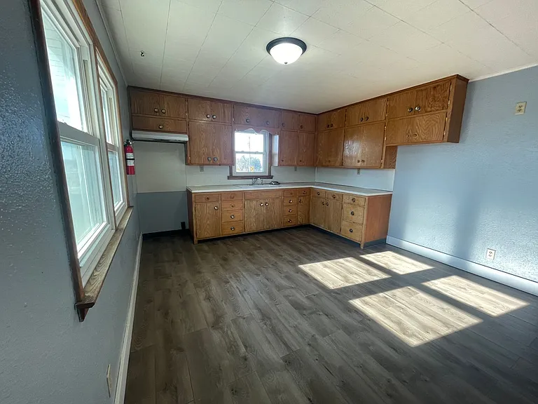 401-403 W Center St — Photo 2