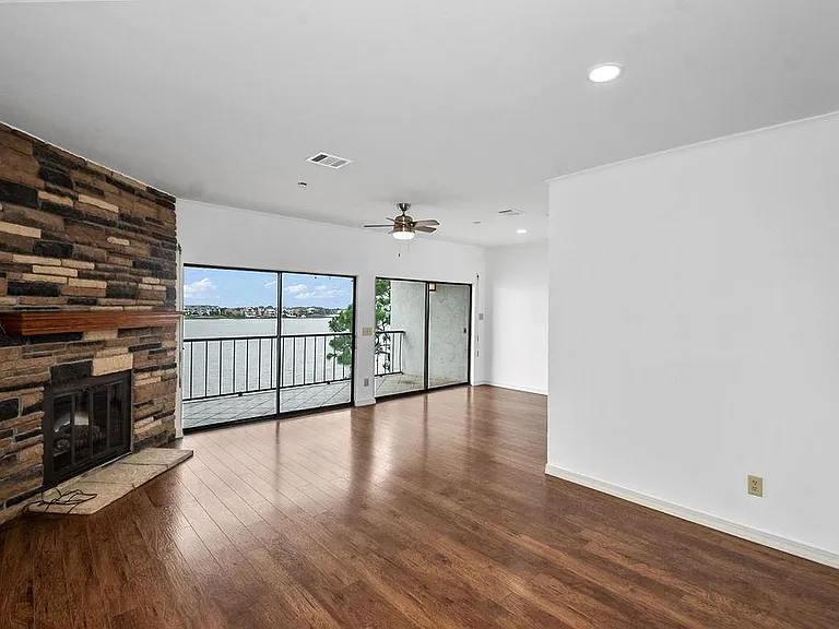401 Lakeside Ln #311 — Photo 8