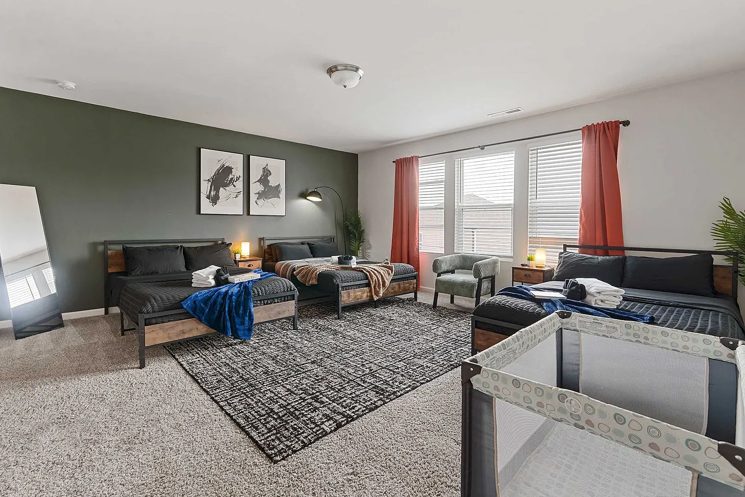 4 bed, 3.0 bath, 2701 sqft, $3,902 — Photo 4