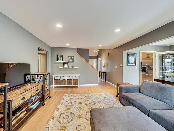 2nd image of 2742 Wilshire Ln