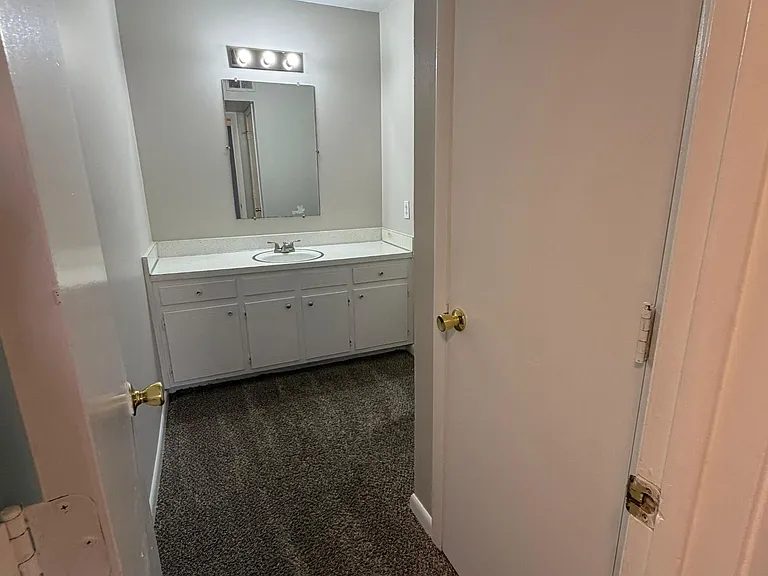 370 Wallace Rd #D13 — Photo 14